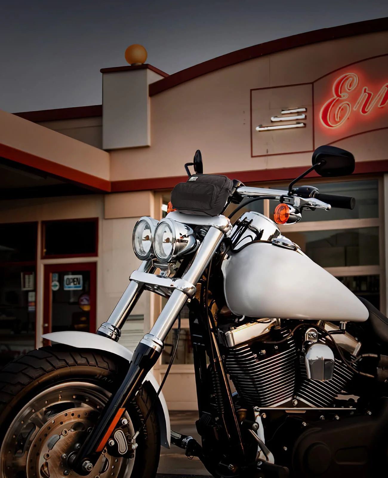 Motorcycle Handlebar Bag for Cruiser Softail Dyna Sportsters - Image 6