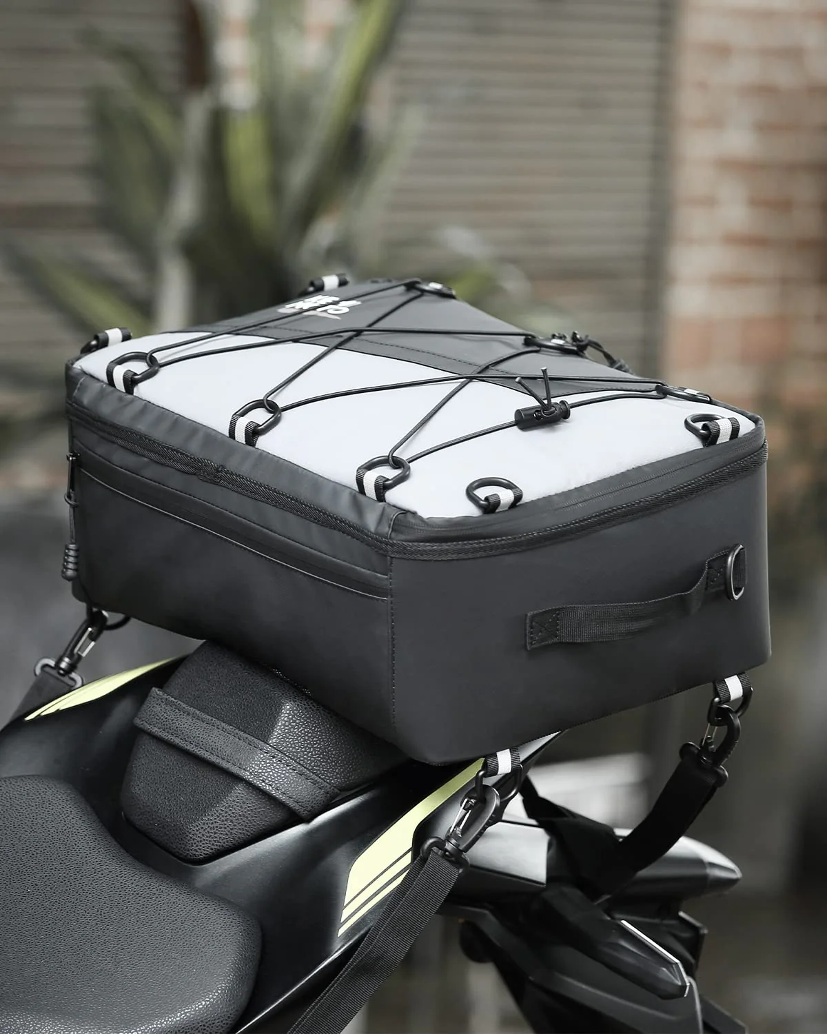 Motorcycle Universal Cooler Tail Bag 16L - Image 6
