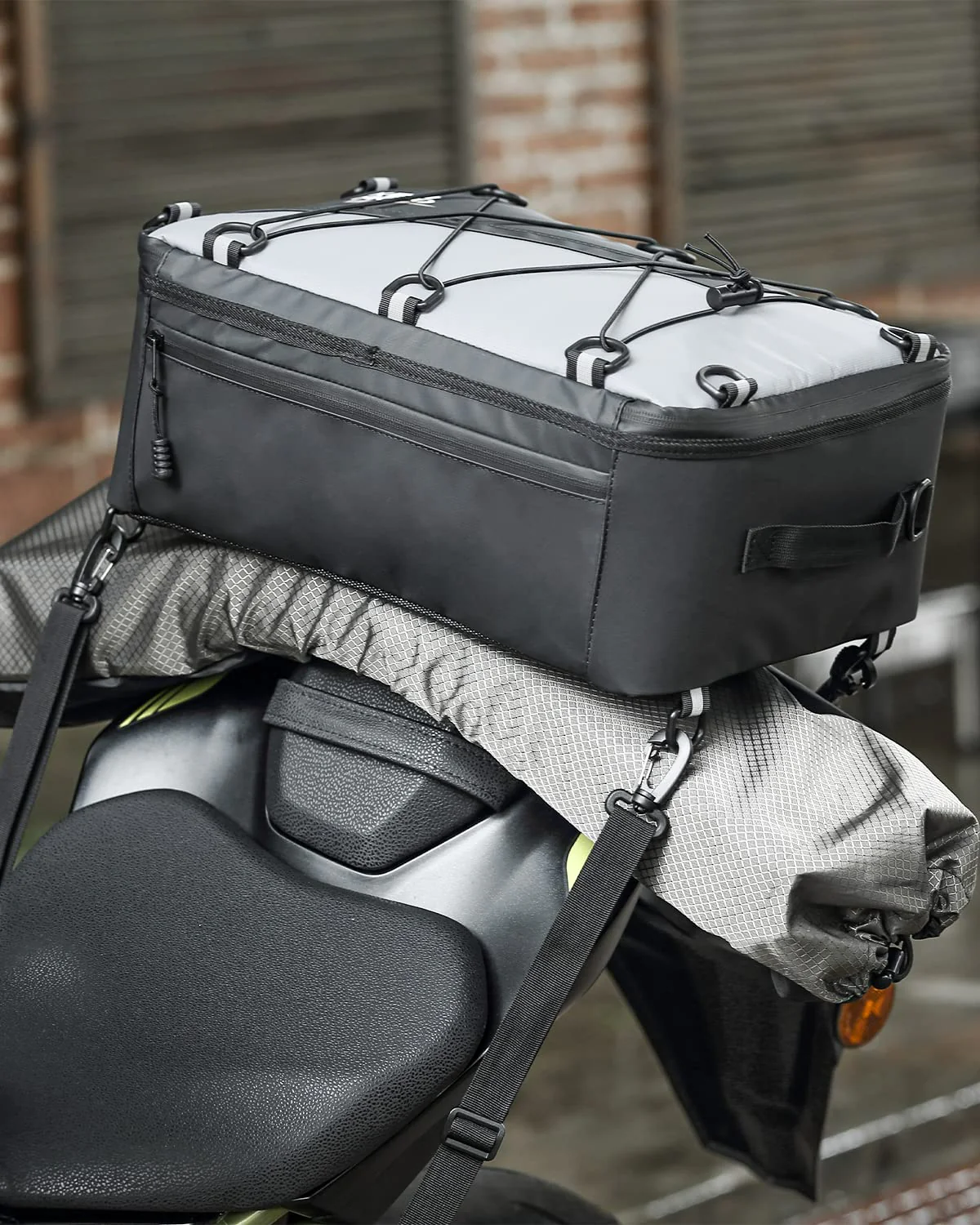 Motorcycle Universal Cooler Tail Bag 16L - Image 9